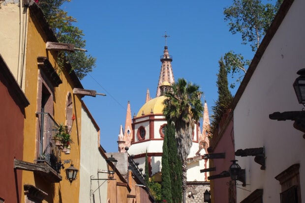 The iconic view of the Parroquía in San Miguel's historic center. Photo by Elizabeth Harvey