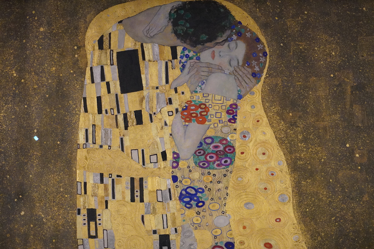 Gustav Klimt's The Kiss. Photo by Elizabeth Harvey